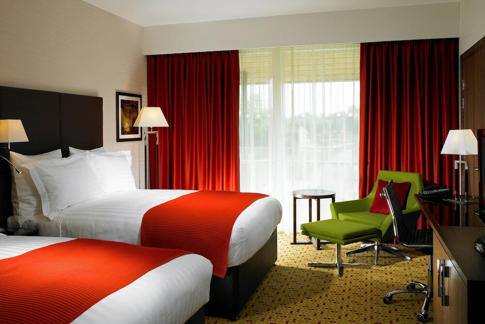 Фото Lingfield Park Marriott Hotel & Country Club