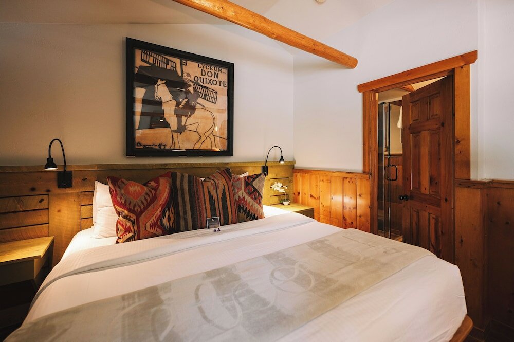 Фото Highland Haven Creekside Inn