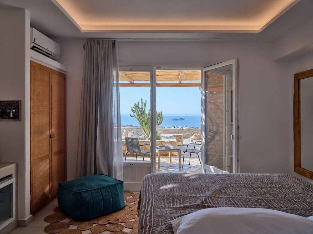 Фото Mythic Paros