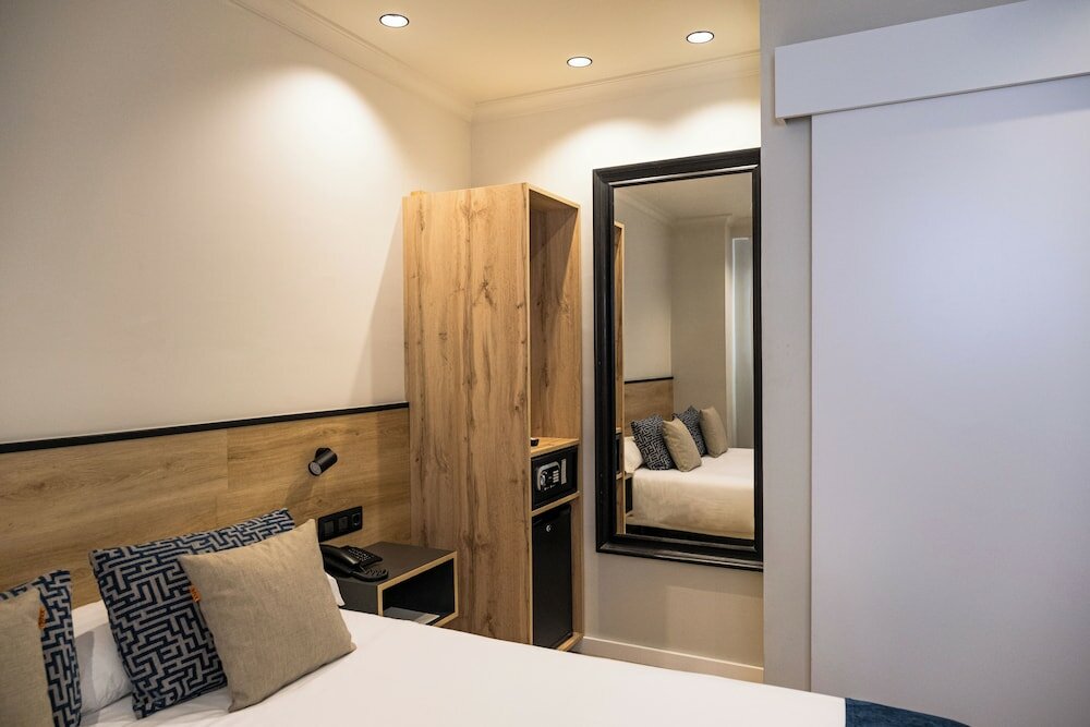 Фото Hotel Adonis Capital