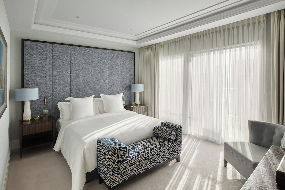 Фото Four Seasons Hotel London at Ten Trinity Square