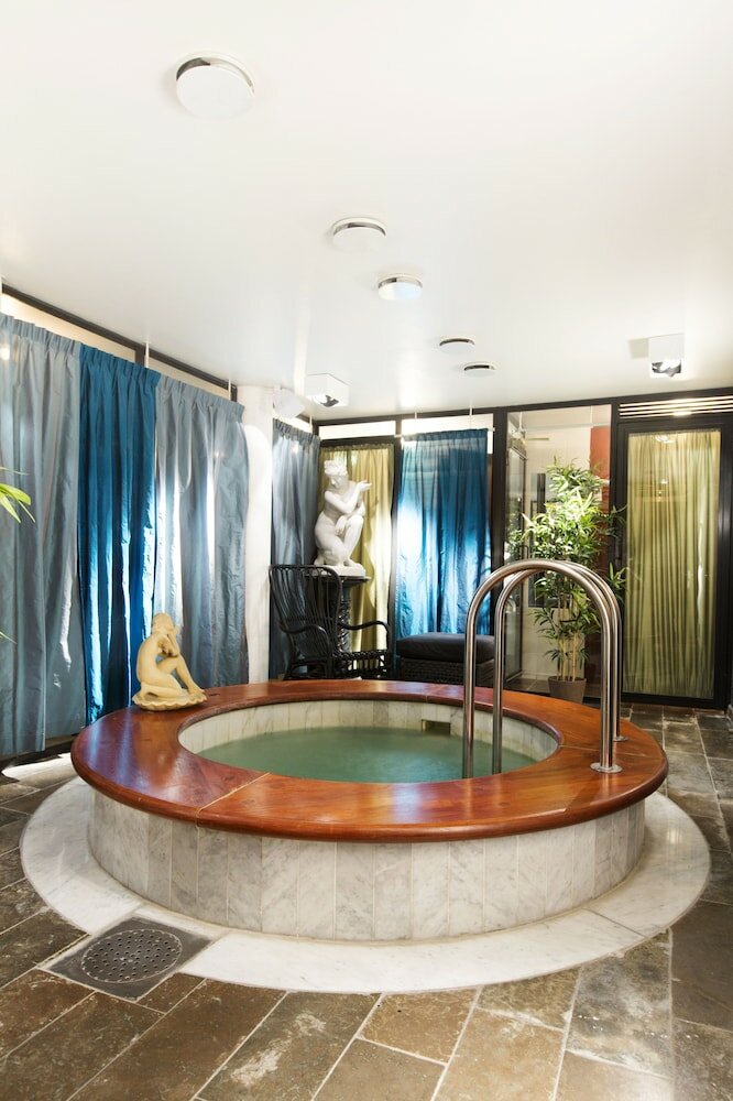 Фото Collector's Victory Hotel