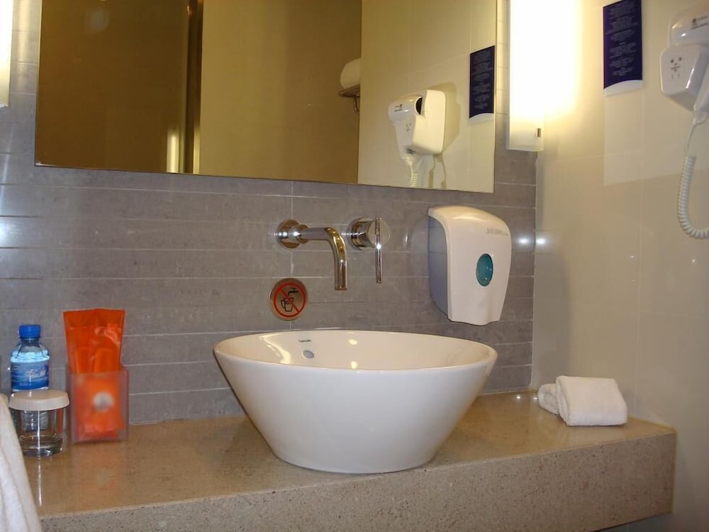 Фото Holiday Inn Express Shanghai Putuo, an Ihg Hotel