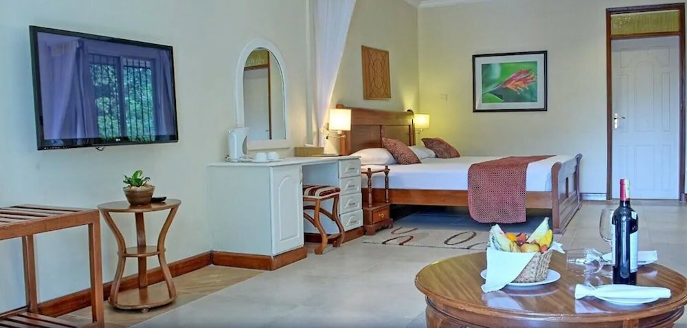 Фото Sovereign Hotel