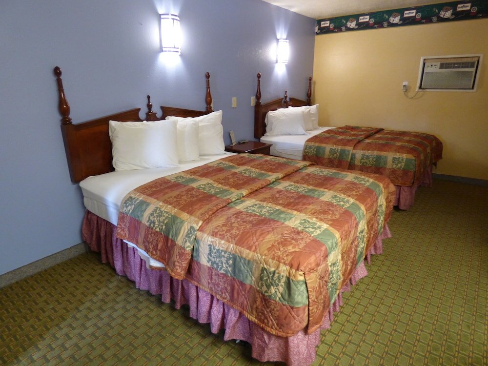 Фото Coronada Inn and Suites