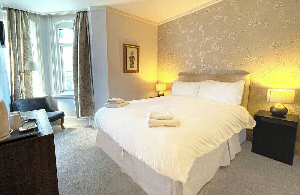 Фото Dukes Folly Hotel