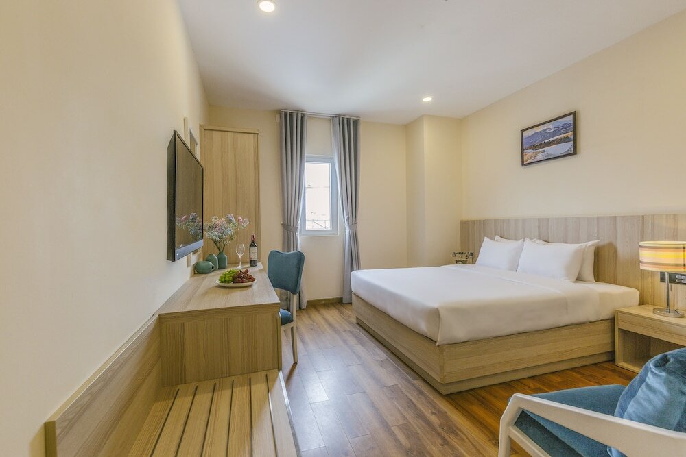 Фото Happy Life Grand Hotel & Sky Bar