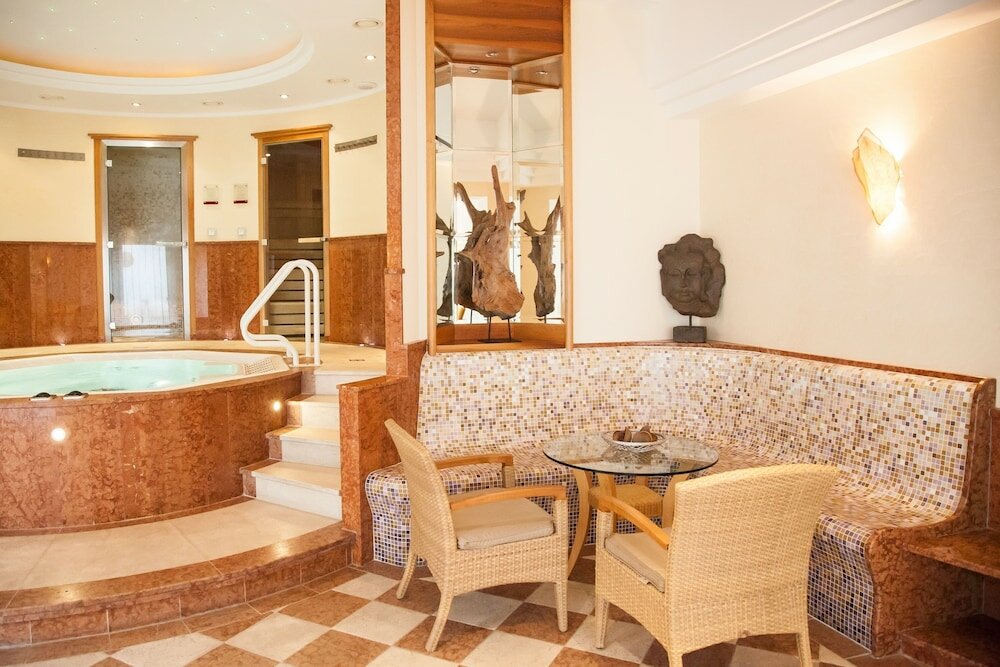 Фото Tinschert Hotel-Restaurant-Partyservice