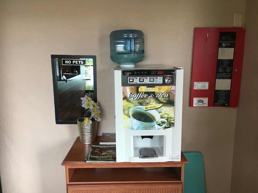 Фото Del Amo Inn