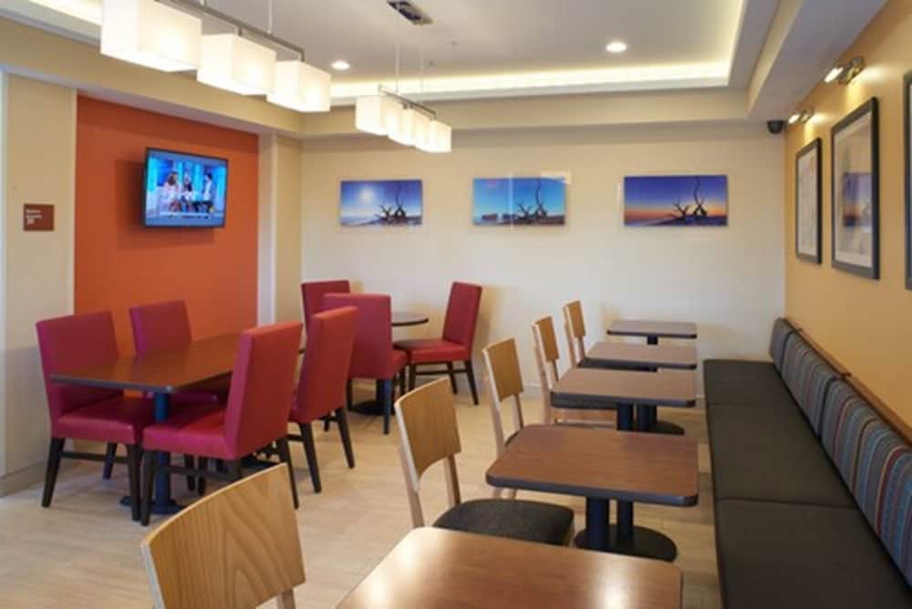 Фото TownePlace Suites by Marriott Detroit Troy