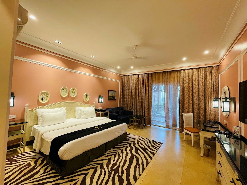 Фото Mayfair Palm Beach Resort