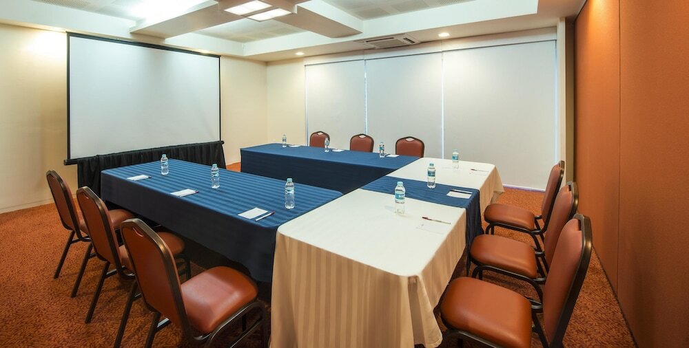 Фото Hotel Misión Express Querétaro