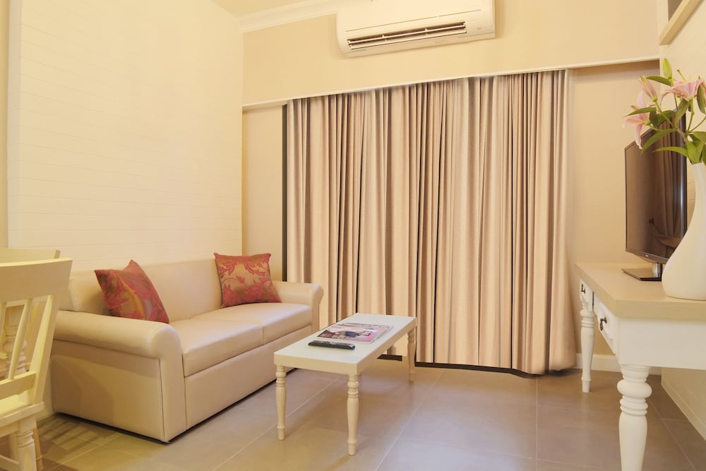 Фото The Raya Surawong Bangkok