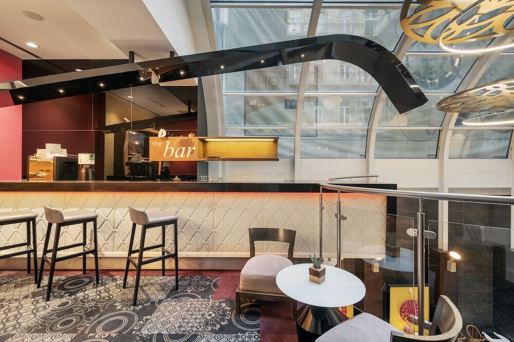 Фото Ikonik Parlament