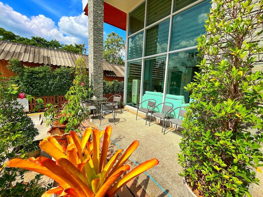 Фото Peak Boutique City Hotel