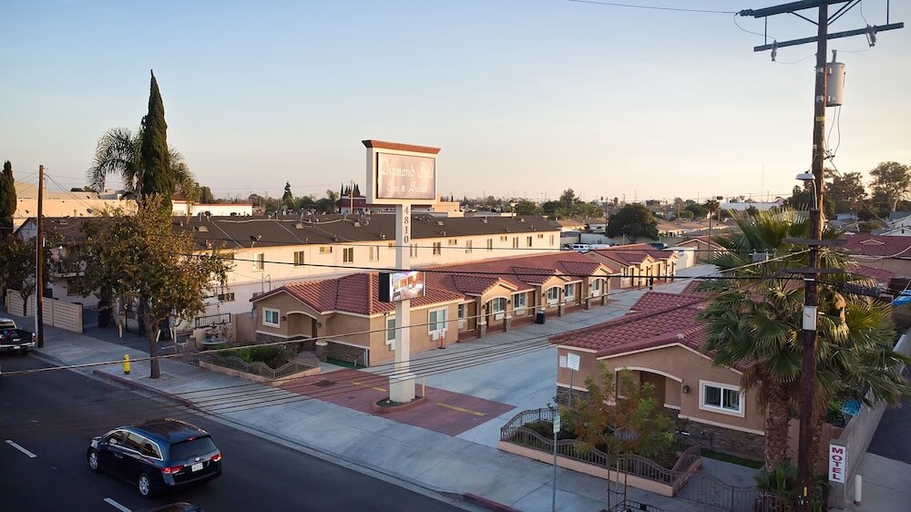 Фото Diamond Bell Inn & Suites