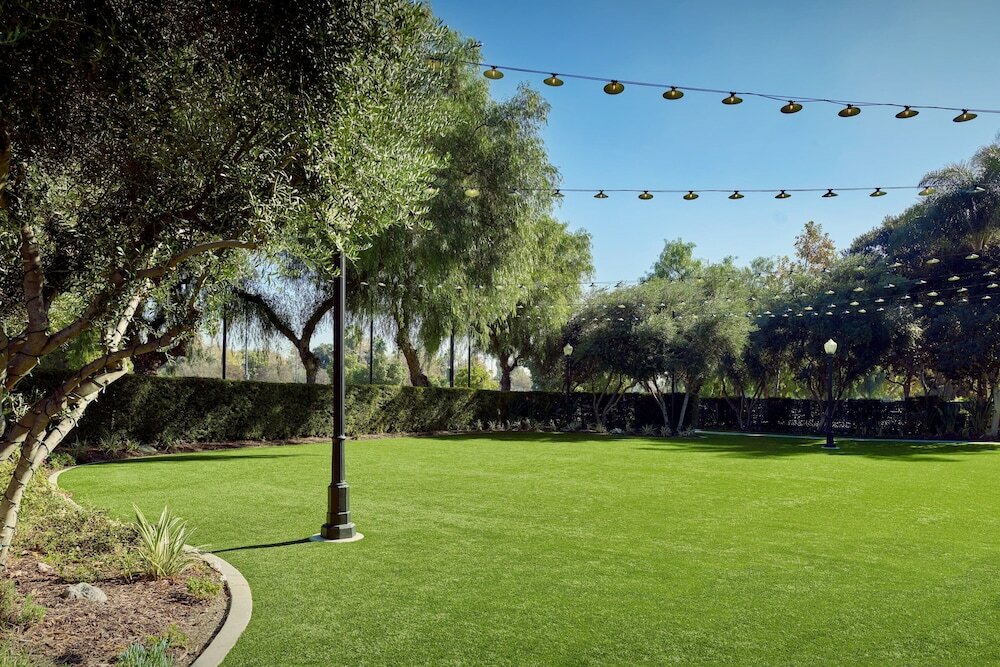 Фото Sheraton Fairplex Hotel & Conference Center