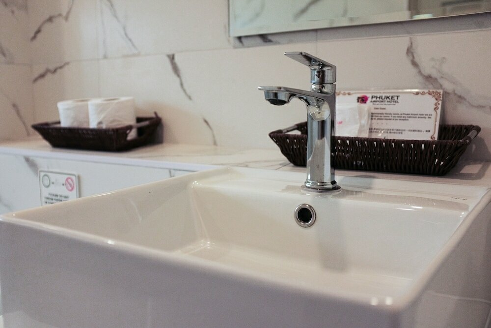 Фото Phuket Airport Hotel