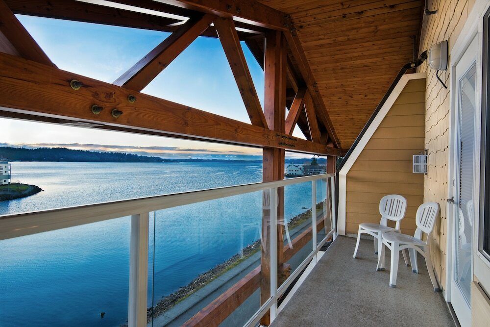 Фото Oxford Suites Silverdale