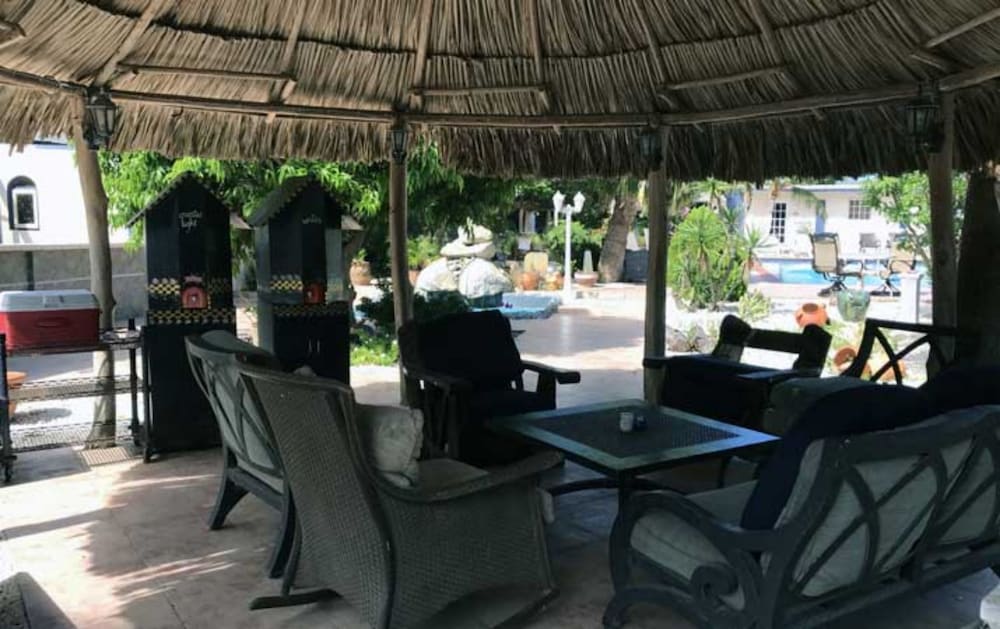 Фото Driftwood Gardens