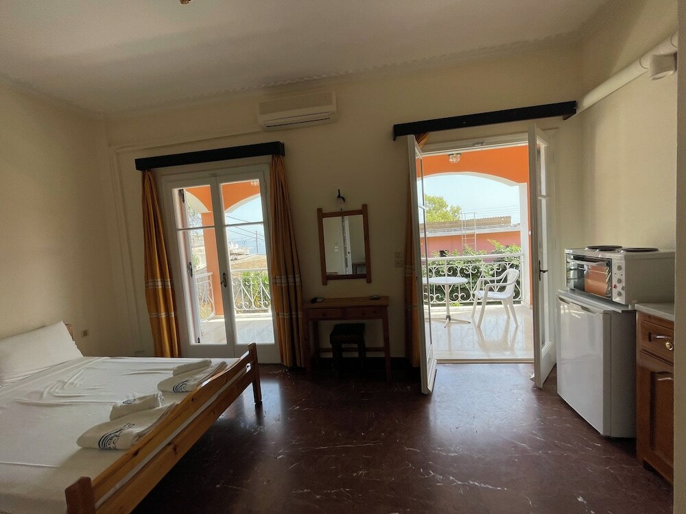 Фото Benitses Arches