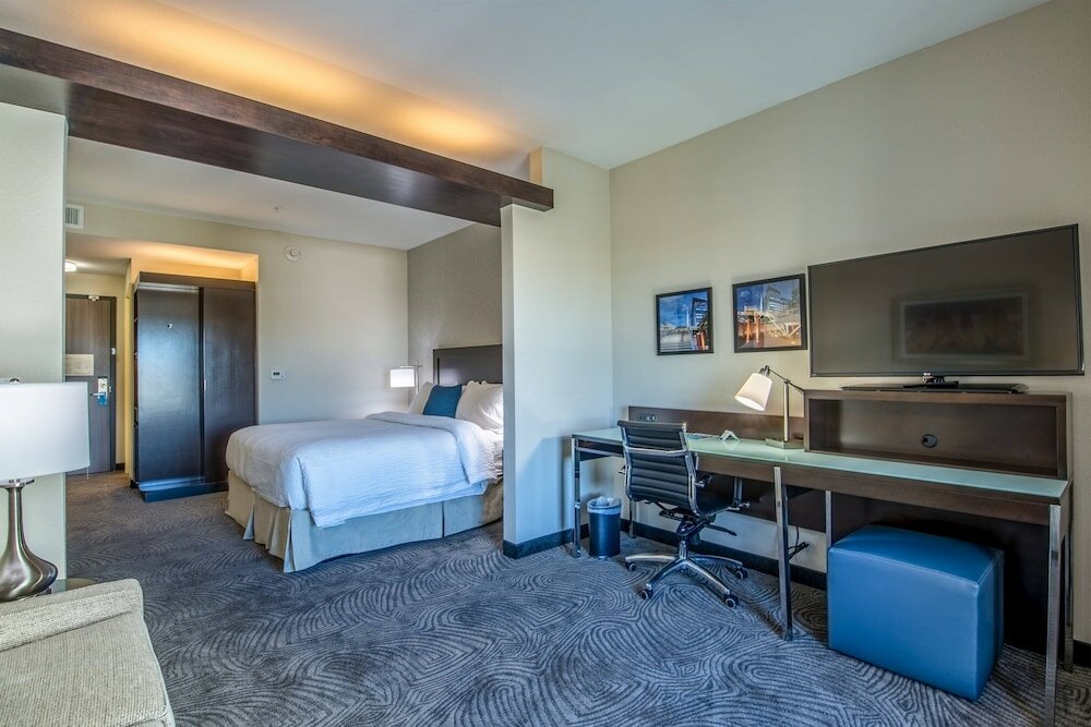 Фото Fairfield Inn & Suites by Marriott Denver Downtown