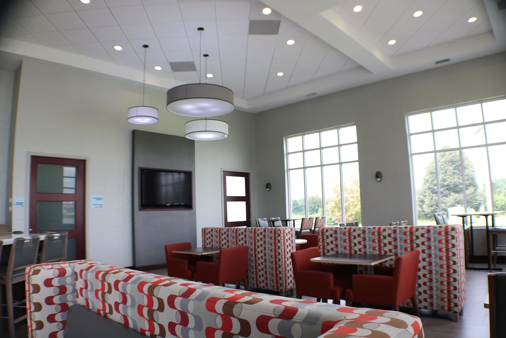 Фото Holiday Inn Express Woodstock-Shenandoah Valley, an Ihg Hotel