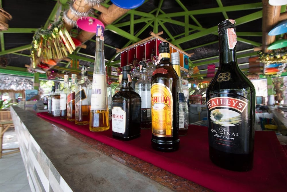 Фото Phi Phi Island Cabana Hotel