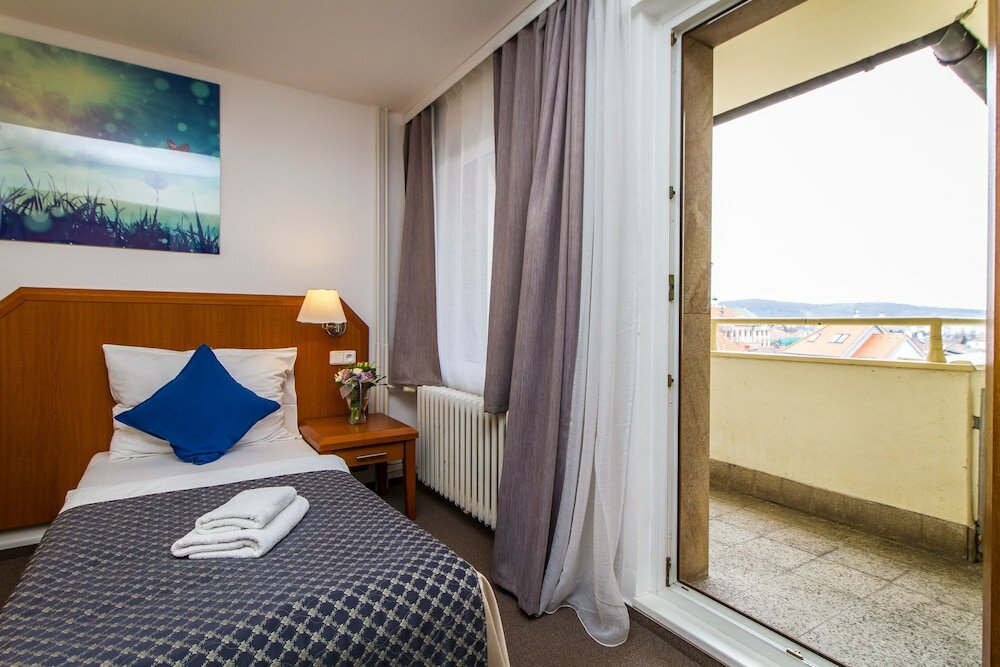 Фото Hotel Medinek Old Town