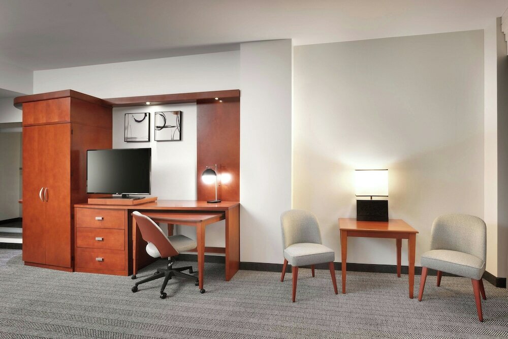 Фото Courtyard by Marriott Lincoln Downtown