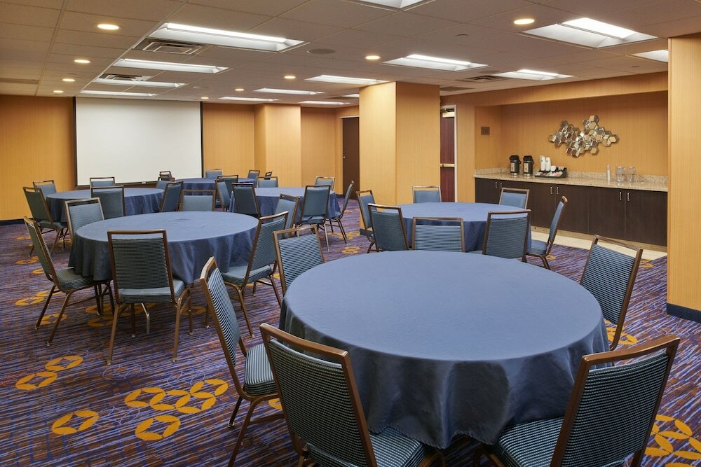 Фото Courtyard by Marriott Columbus Downtown