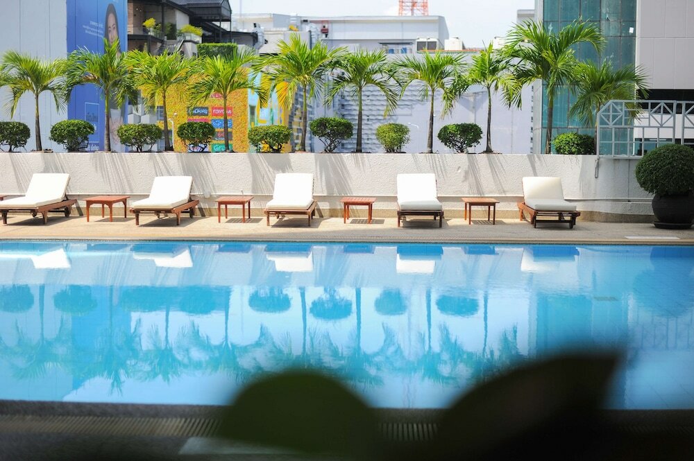 Фото Golden Tulip Sovereign Hotel