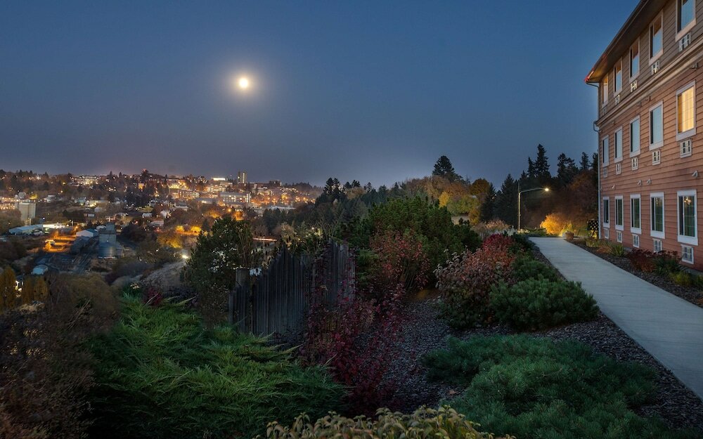 Фото Coast Hilltop Inn