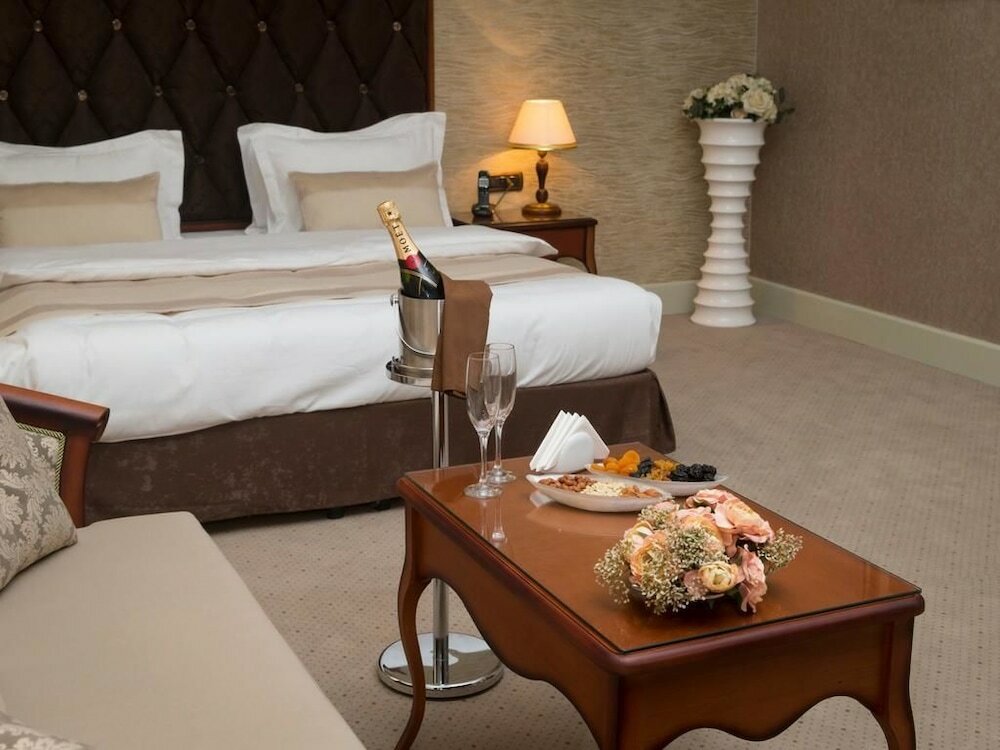 Фото Sapphire Inn Hotel