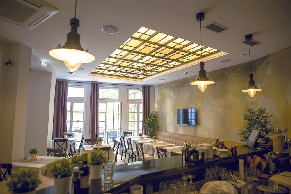 Фото Public House Hotel