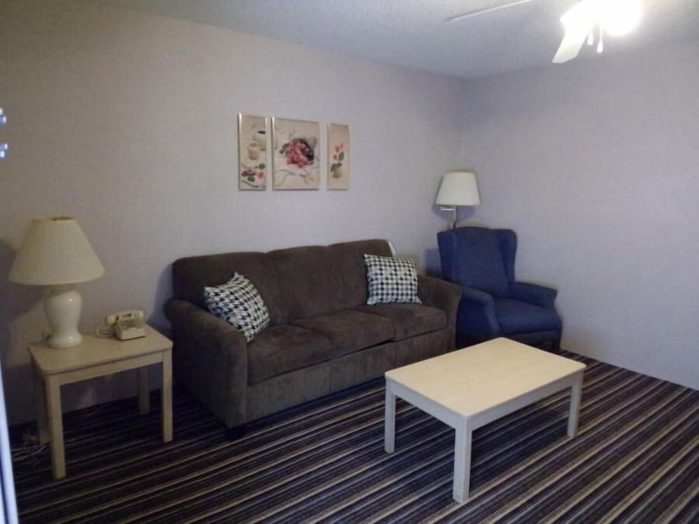 Фото Bavarian Haus Lakefront Inn