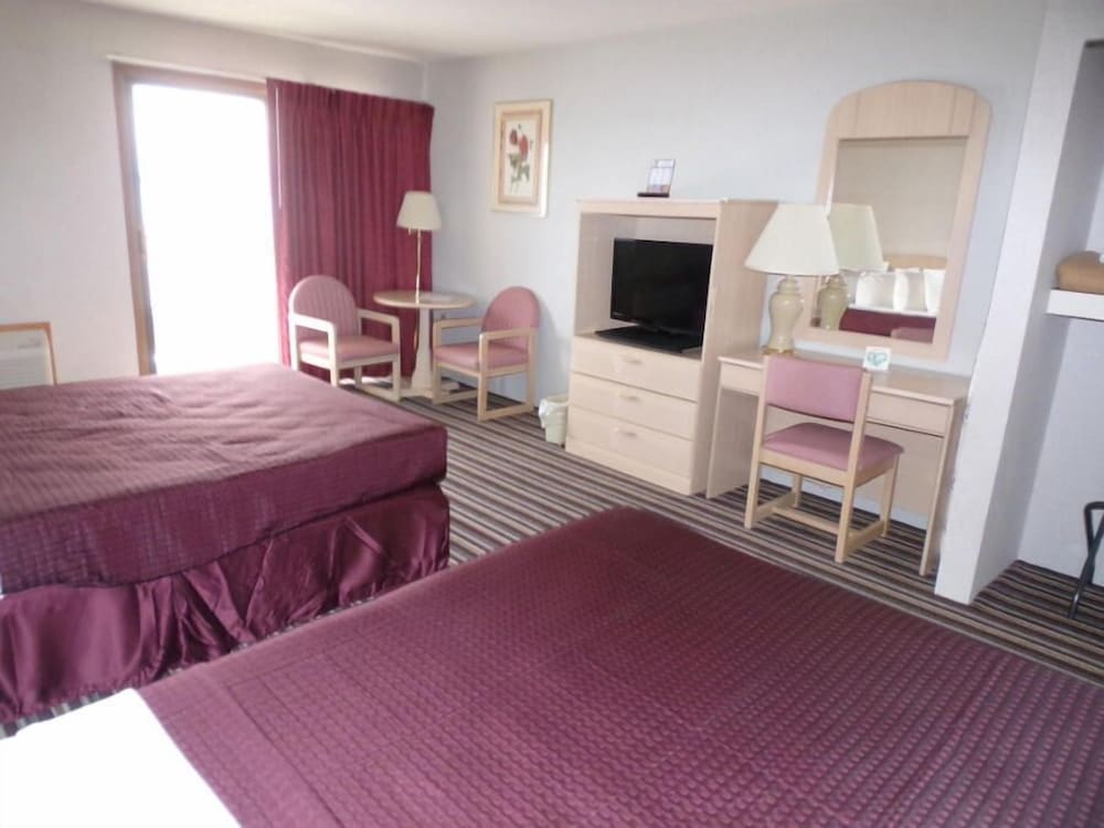 Фото Bavarian Haus Lakefront Inn