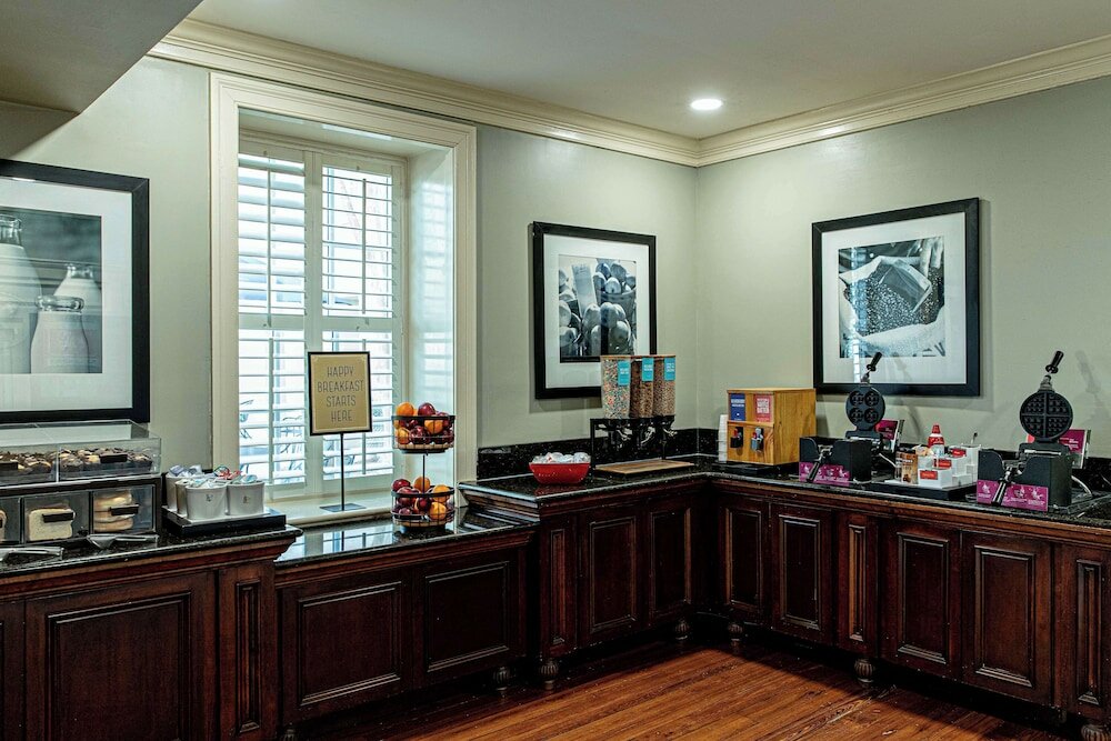 Фото Hampton Inn Charleston-Historic District