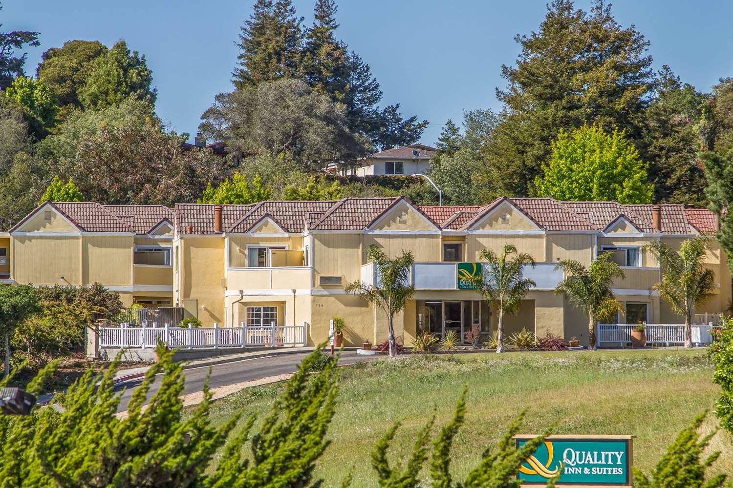Фото Quality Inn & Suites Capitola by the Sea