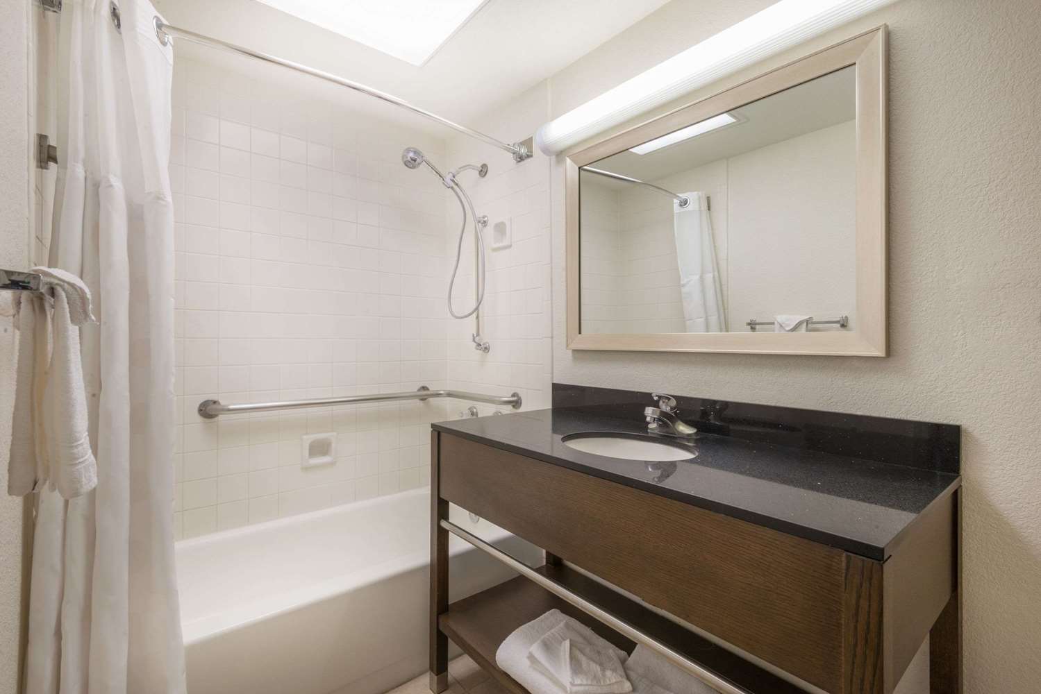 Фото Ramada by Wyndham Albuquerque Airport