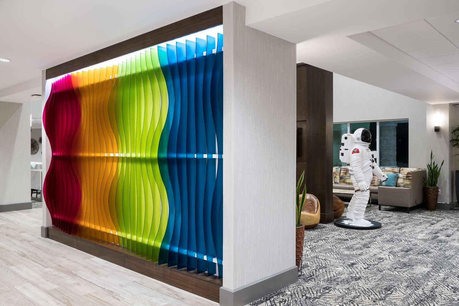 Фото Hampton Inn & Suites Cape Canaveral Cruise Port