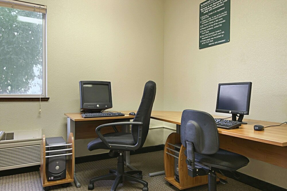 Фото Ramada Limited Redding