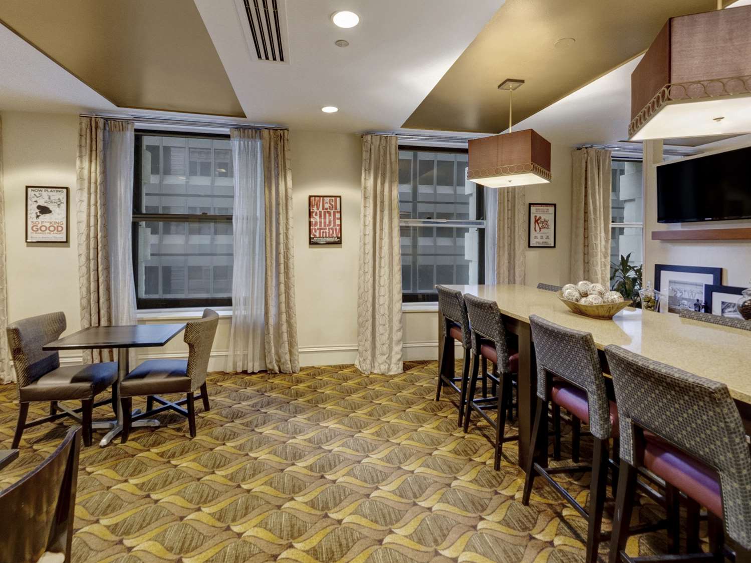 Фото Hampton Inn Majestic Chicago Theatre District