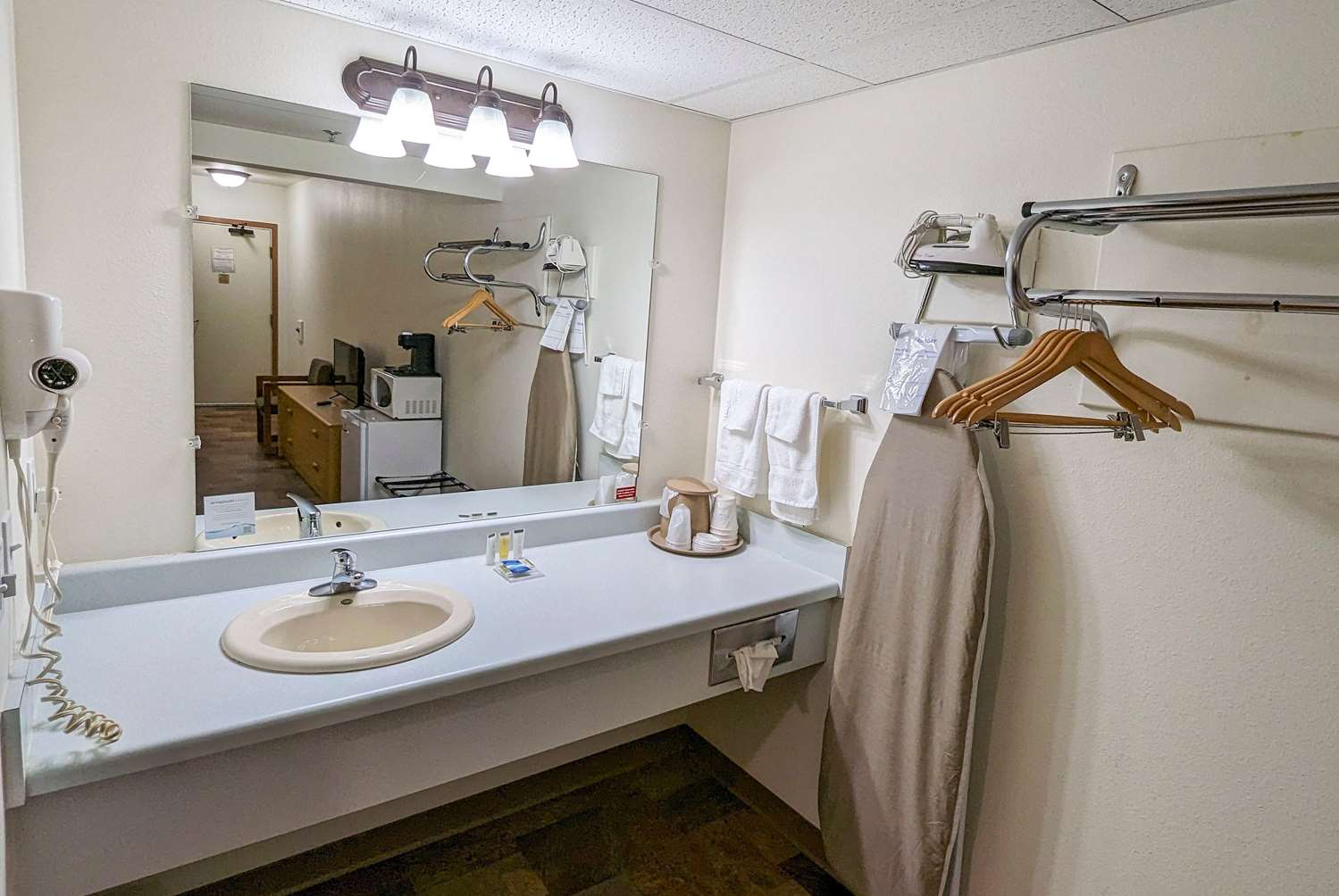 Фото Travelodge Inn & Suites by Wyndham Deadwood