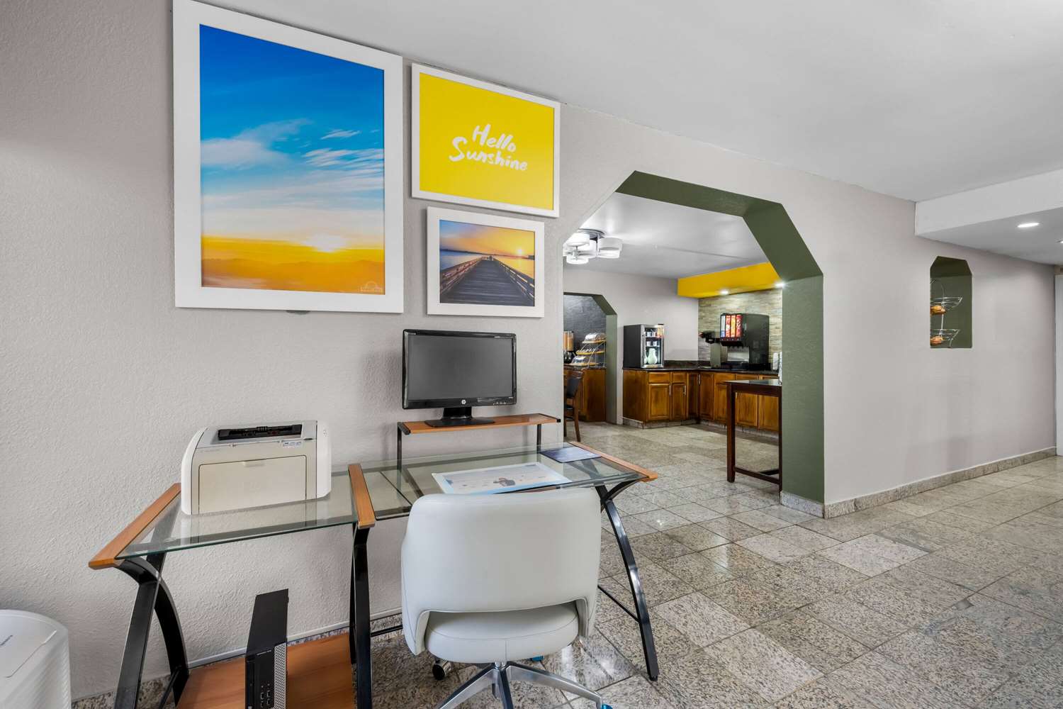 Фото Days Inn by Wyndham Raleigh Midtown