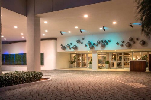 Внешний вид отеля DoubleTree Resort by Hilton Hollywood Beach в Голливуде, фото 3