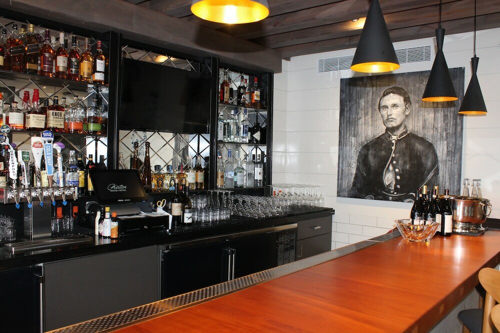 Фото The Preston House & Hotel