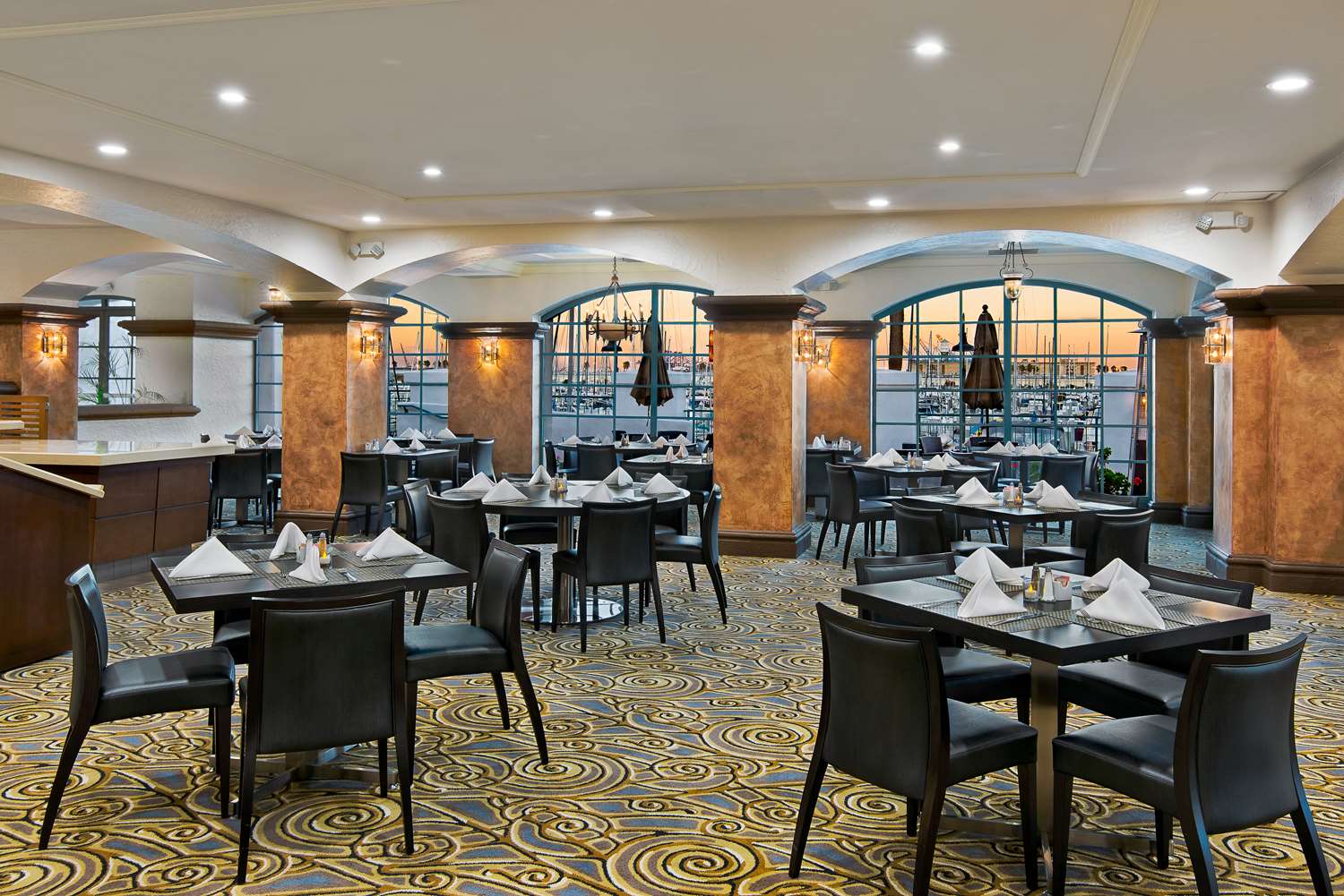 Фото DoubleTree by Hilton San Pedro - Port of Los Angeles