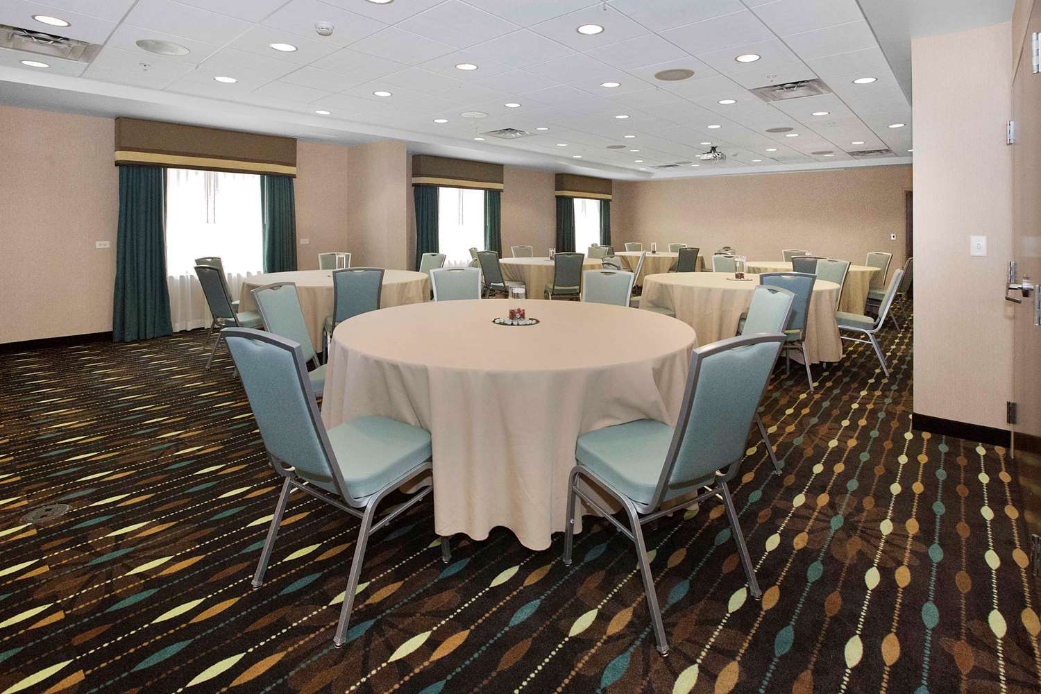 Фото Hampton Inn Pittsburgh-Bridgeville