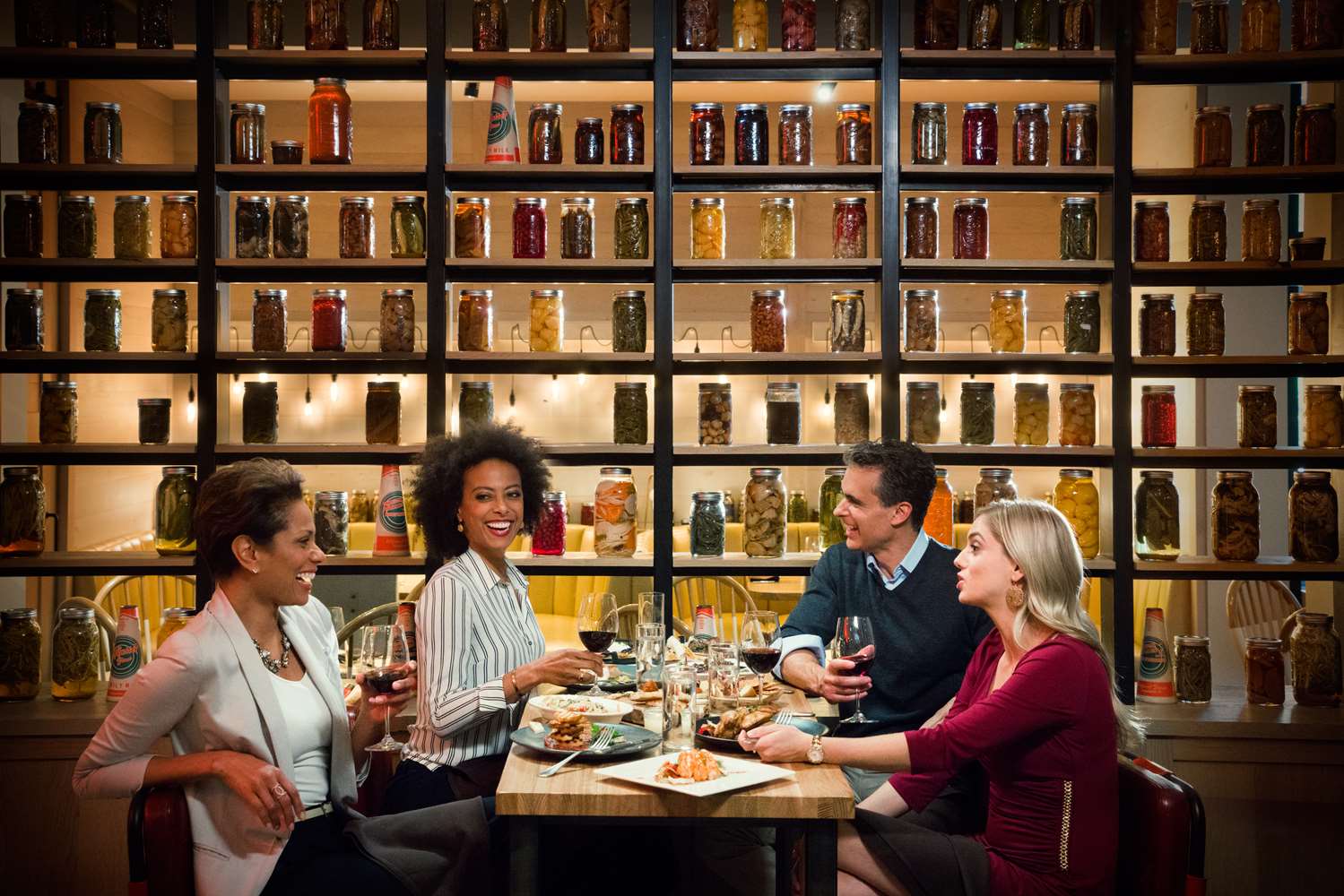 Фото The Logan Philadelphia, Curio Collection by Hilton